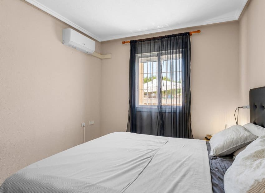 Chalet de 3 habitaciones en Gran Alacant en venta con piscina - 479.000 € (Ref: 9981270)