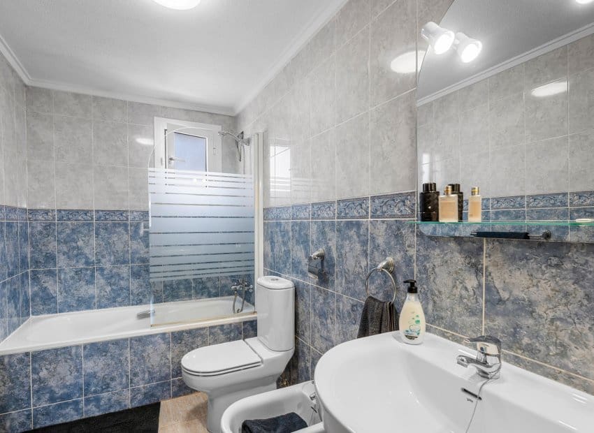 Chalet de 3 habitaciones en Gran Alacant en venta con piscina - 479.000 € (Ref: 9981270)