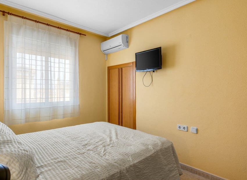 Chalet de 3 habitaciones en Gran Alacant en venta con piscina - 479.000 € (Ref: 9981270)