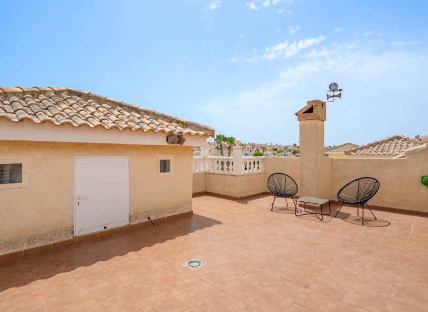 Chalet de 3 habitaciones en Gran Alacant en venta con piscina - 479.000 € (Ref: 9981270)