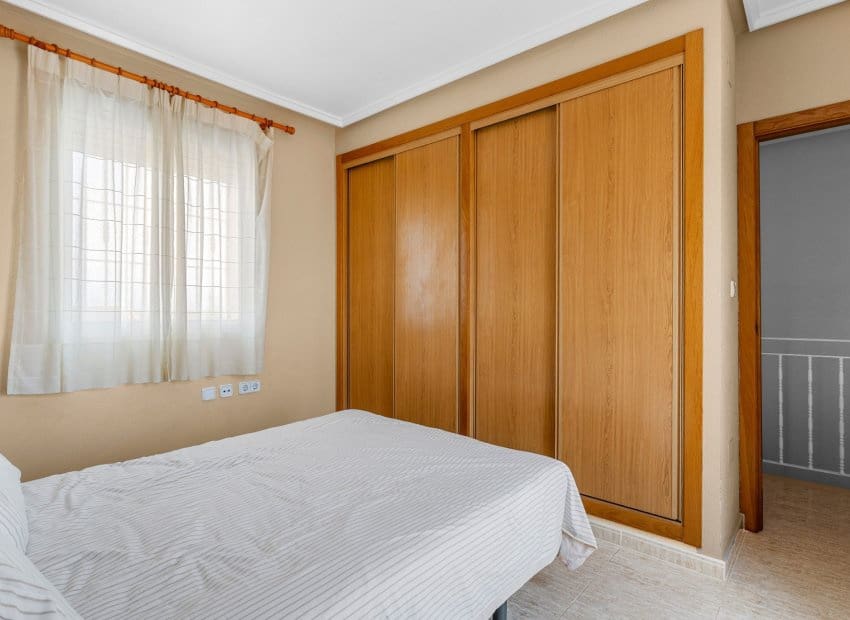 Chalet de 3 habitaciones en Gran Alacant en venta con piscina - 479.000 € (Ref: 9981270)