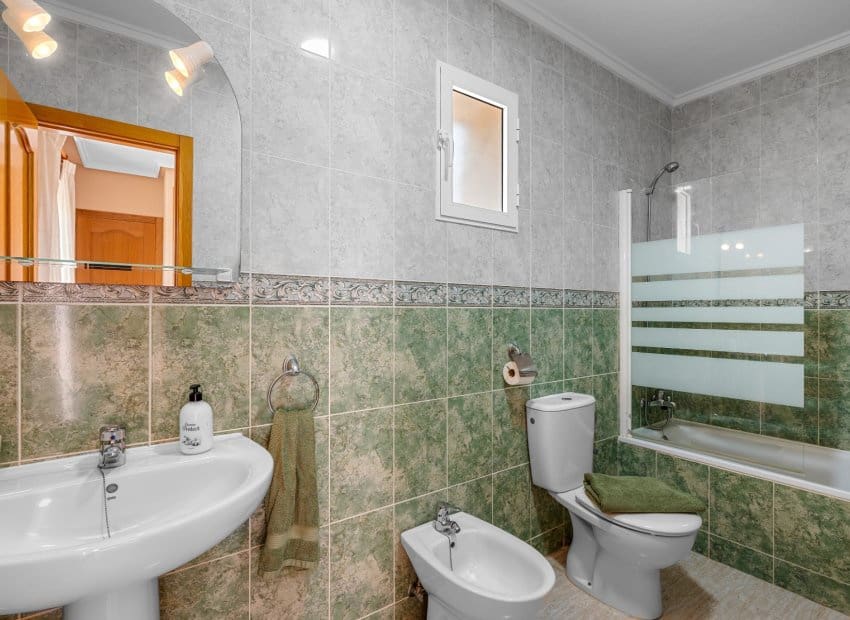 Chalet de 3 habitaciones en Gran Alacant en venta con piscina - 479.000 € (Ref: 9981270)