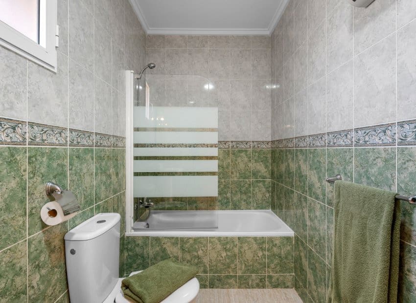 Chalet de 3 habitaciones en Gran Alacant en venta con piscina - 479.000 € (Ref: 9981270)