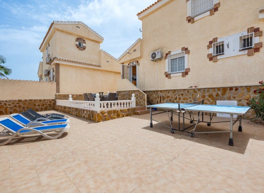 Chalet de 3 habitaciones en Gran Alacant en venta con piscina - 479.000 € (Ref: 9981270)