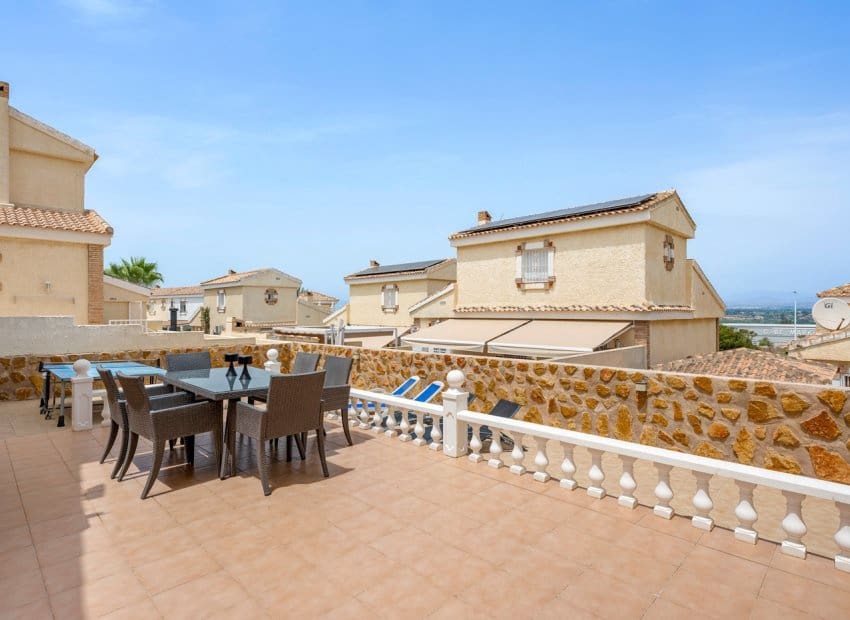 Chalet de 3 habitaciones en Gran Alacant en venta con piscina - 479.000 € (Ref: 9981270)