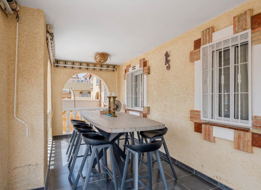 Chalet de 3 habitaciones en Gran Alacant en venta con piscina - 479.000 € (Ref: 9981270)