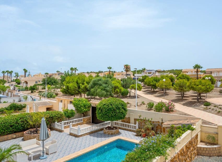 Chalet de 3 habitaciones en Gran Alacant en venta con piscina - 479.000 € (Ref: 9981270)