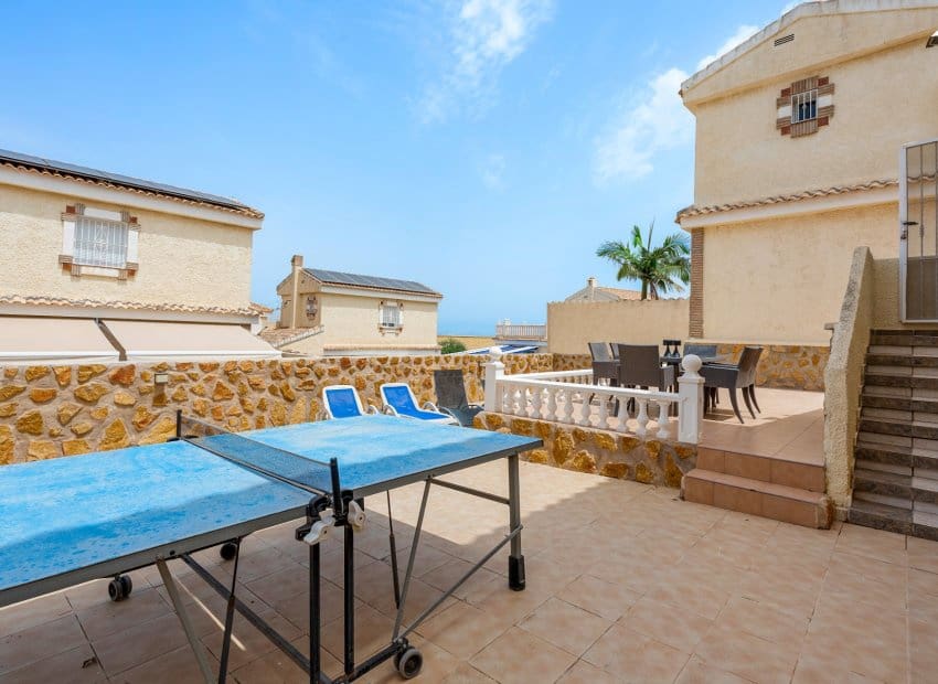 Chalet de 3 habitaciones en Gran Alacant en venta con piscina - 479.000 € (Ref: 9981270)