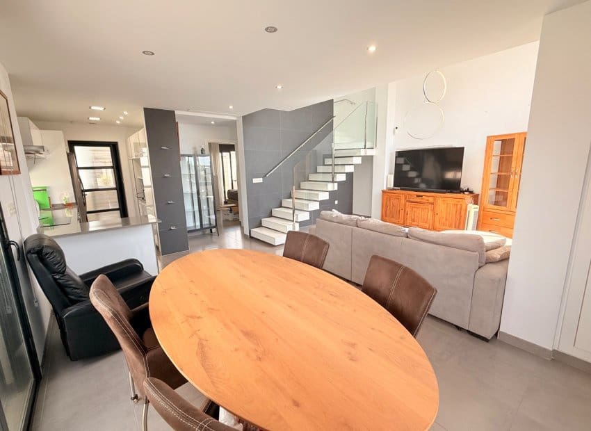 3 chambre Villa/Maison à vendre à Pueblo Bravo avec piscine - 399 000 € (Ref: 9983793)
