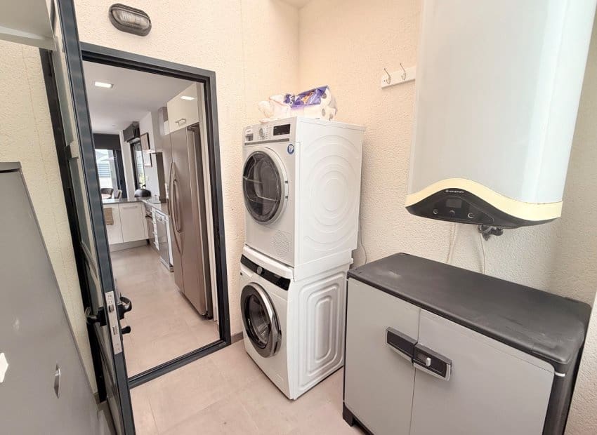 3 chambre Villa/Maison à vendre à Pueblo Bravo avec piscine - 399 000 € (Ref: 9983793)