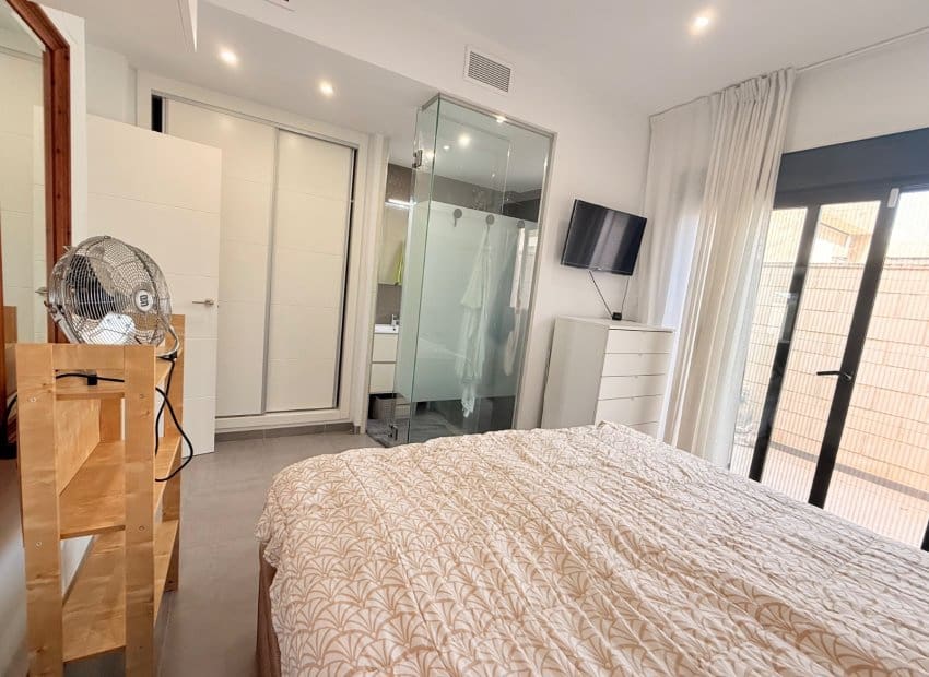 3 chambre Villa/Maison à vendre à Pueblo Bravo avec piscine - 399 000 € (Ref: 9983793)