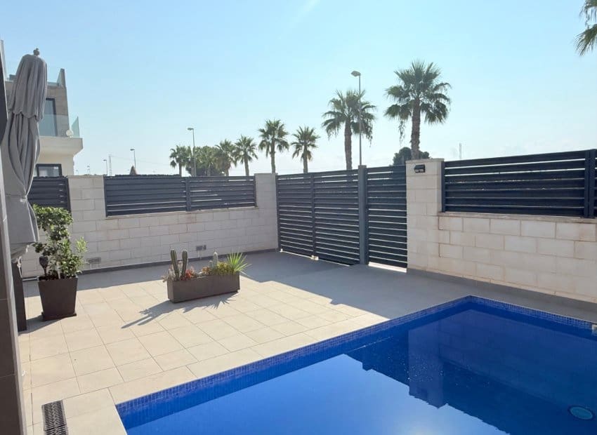 3 chambre Villa/Maison à vendre à Pueblo Bravo avec piscine - 399 000 € (Ref: 9983793)
