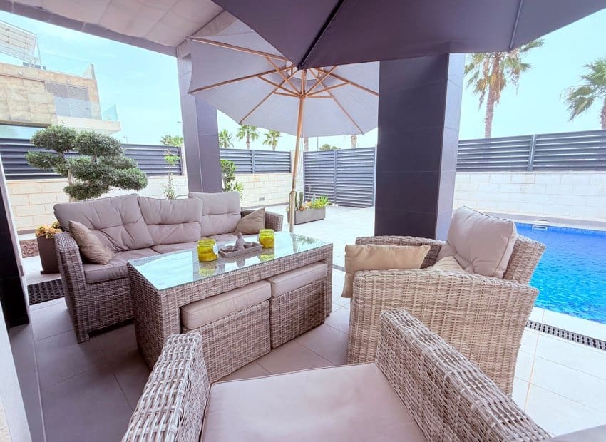 3 chambre Villa/Maison à vendre à Pueblo Bravo avec piscine - 399 000 € (Ref: 9983793)