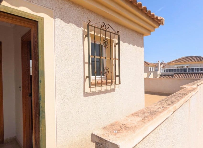3 soverom Villa til salgs i Lo Crispin med svømmebasseng - € 225 000 (Ref: 9987105)