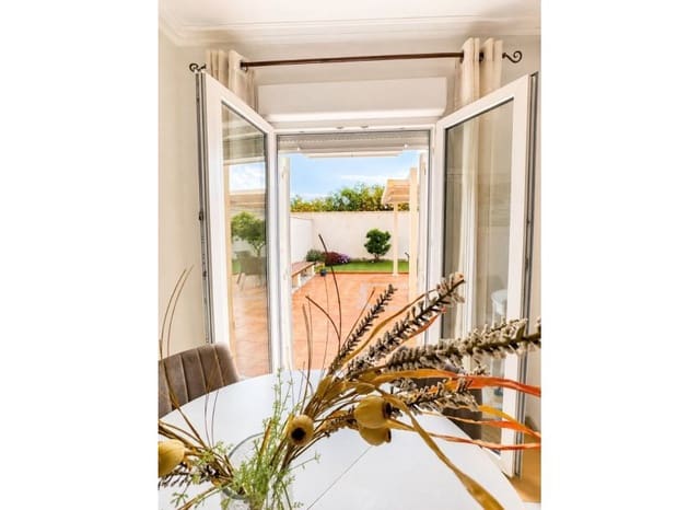 Chalet de 3 habitaciones en Aguas Nuevas, Torrevieja en venta - 399.000 € (Ref: 9987245)