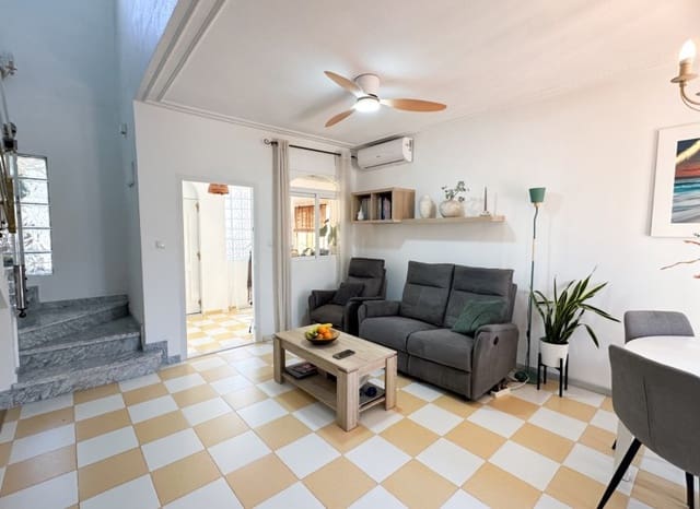 Chalet de 3 habitaciones en Aguas Nuevas, Torrevieja en venta - 399.000 € (Ref: 9987245)