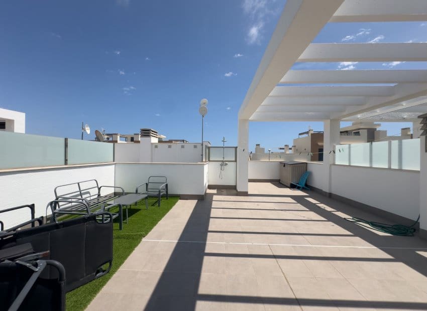 2 makuuhuone Huoneisto myytävänä paikassa Orihuela Costa mukana uima-altaan - 339 000 € (Ref: 9987246)
