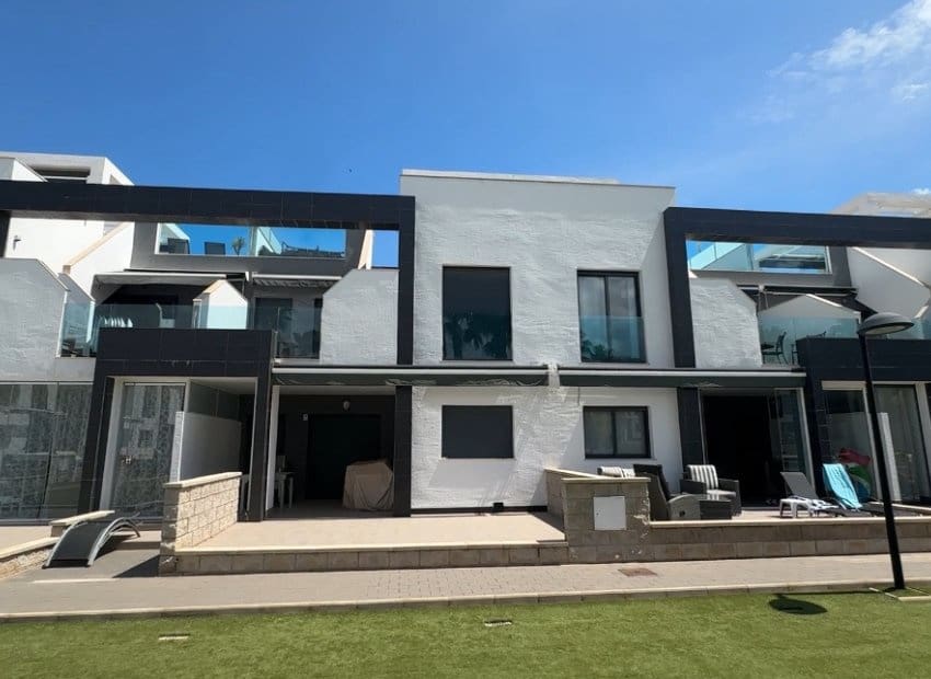 2 makuuhuone Huoneisto myytävänä paikassa Orihuela Costa mukana uima-altaan - 339 000 € (Ref: 9987246)