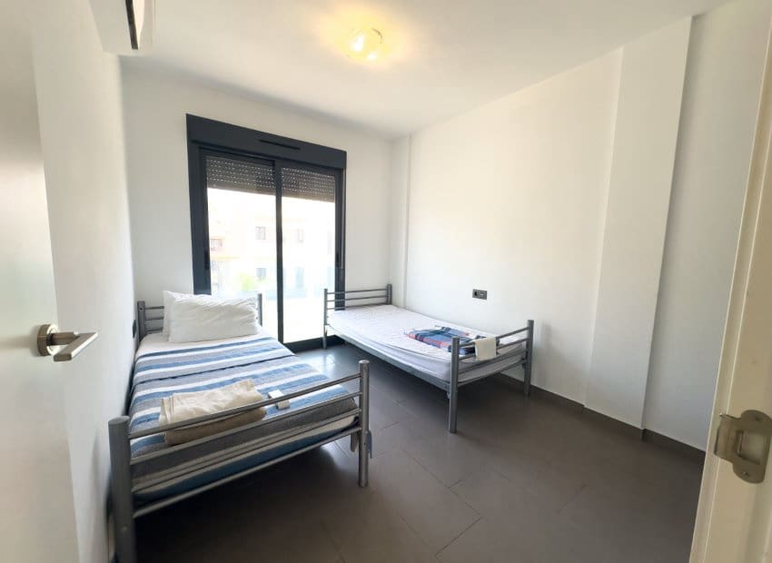 2 makuuhuone Huoneisto myytävänä paikassa Orihuela Costa mukana uima-altaan - 339 000 € (Ref: 9987246)
