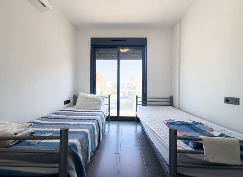 2 makuuhuone Huoneisto myytävänä paikassa Orihuela Costa mukana uima-altaan - 339 000 € (Ref: 9987246)
