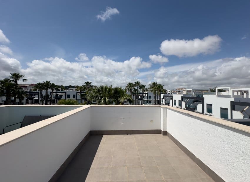 2 makuuhuone Huoneisto myytävänä paikassa Orihuela Costa mukana uima-altaan - 339 000 € (Ref: 9987246)
