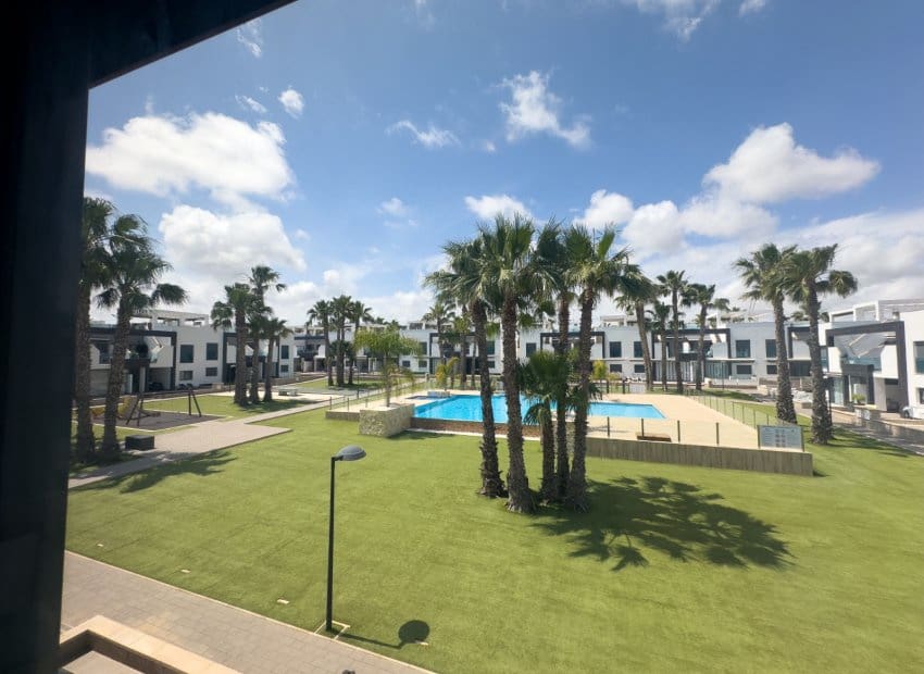 2 makuuhuone Huoneisto myytävänä paikassa Orihuela Costa mukana uima-altaan - 339 000 € (Ref: 9987246)