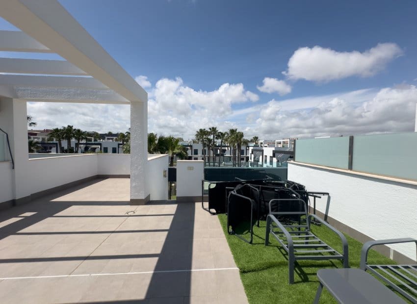 2 makuuhuone Huoneisto myytävänä paikassa Orihuela Costa mukana uima-altaan - 339 000 € (Ref: 9987246)