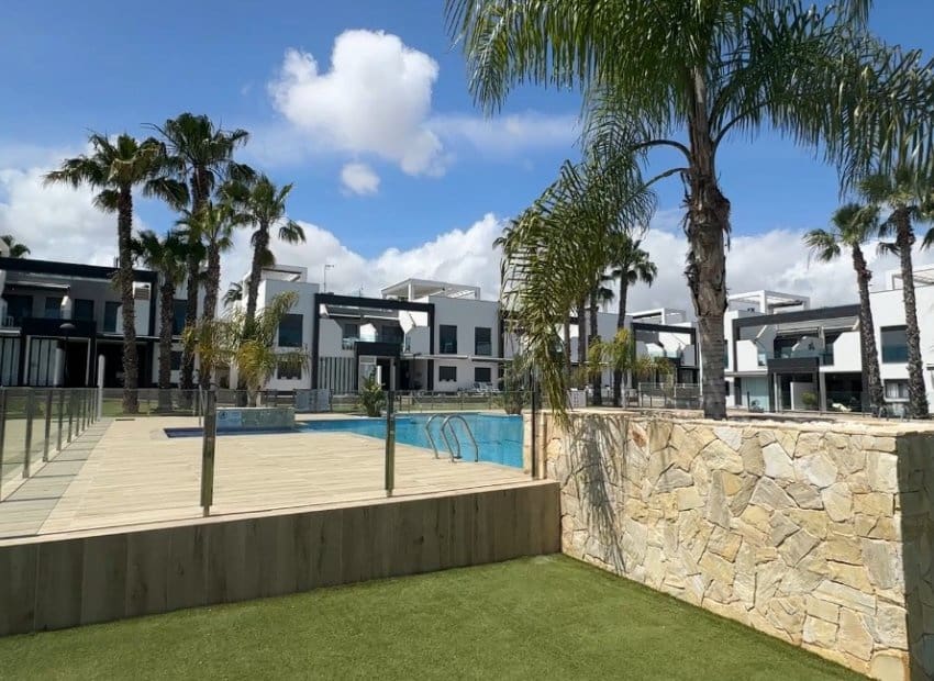 2 makuuhuone Huoneisto myytävänä paikassa Orihuela Costa mukana uima-altaan - 339 000 € (Ref: 9987246)