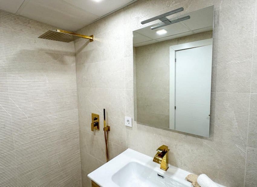 Apartamento de 2 habitaciones en Torrevieja en venta - 249.900 € (Ref: 9987247)