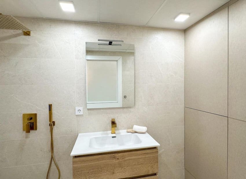 Apartamento de 2 habitaciones en Torrevieja en venta - 249.900 € (Ref: 9987247)