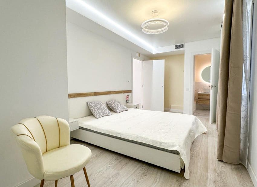 Apartamento de 2 habitaciones en Torrevieja en venta - 249.900 € (Ref: 9987247)