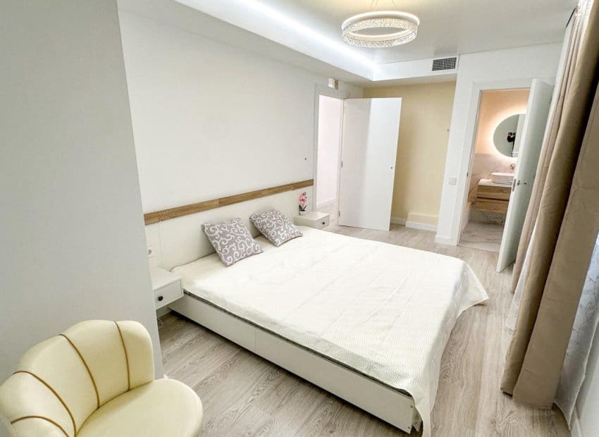 Apartamento de 2 habitaciones en Torrevieja en venta - 249.900 € (Ref: 9987247)
