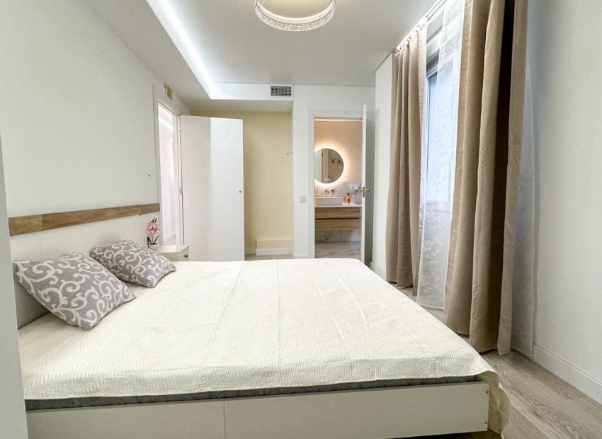 Apartamento de 2 habitaciones en Torrevieja en venta - 249.900 € (Ref: 9987247)