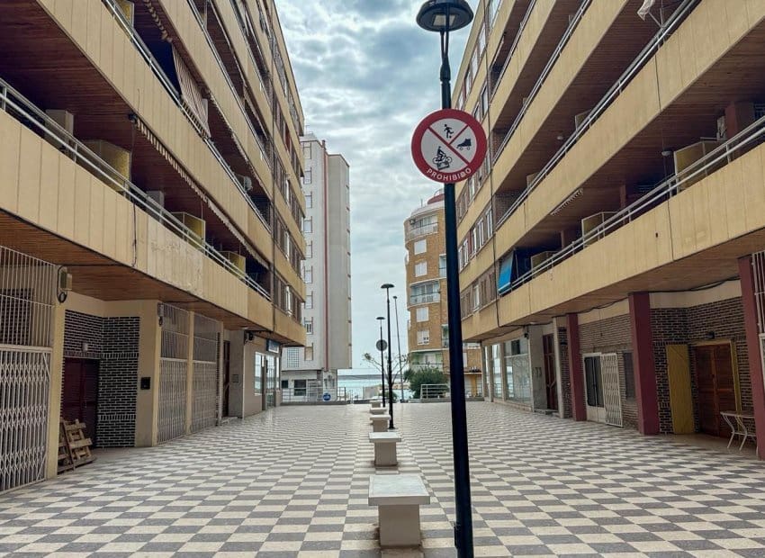 Apartamento de 2 habitaciones en Torrevieja en venta - 249.900 € (Ref: 9987247)