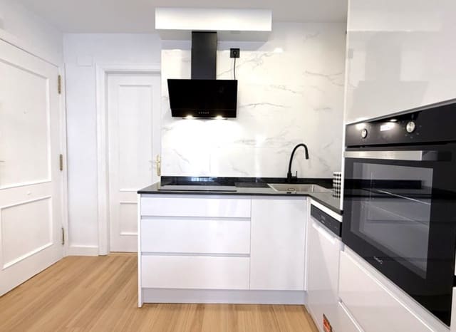 2 soveværelse Lejlighed til salg i Puerto Deportivo, Torrevieja - € 164.900 (Ref: 9987252)