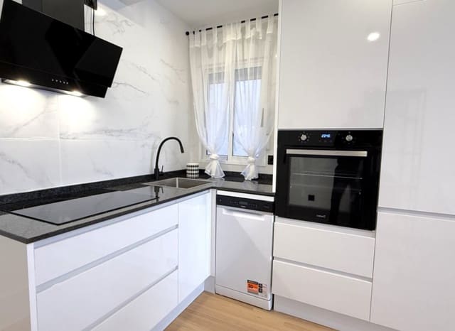 2 soveværelse Lejlighed til salg i Puerto Deportivo, Torrevieja - € 164.900 (Ref: 9987252)