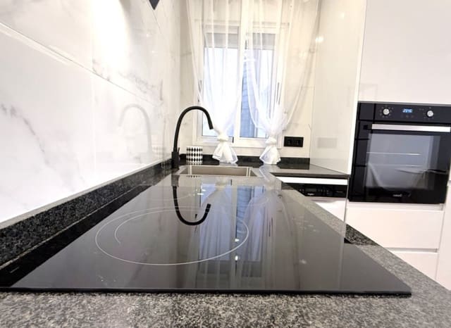 2 soveværelse Lejlighed til salg i Puerto Deportivo, Torrevieja - € 164.900 (Ref: 9987252)