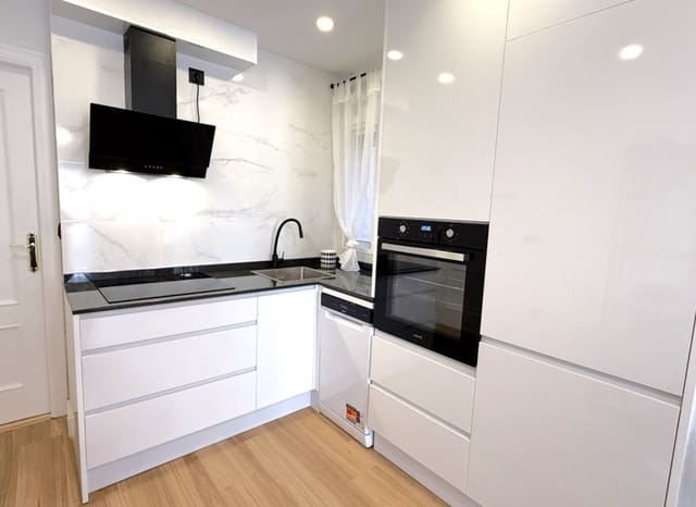 2 soveværelse Lejlighed til salg i Puerto Deportivo, Torrevieja - € 164.900 (Ref: 9987252)