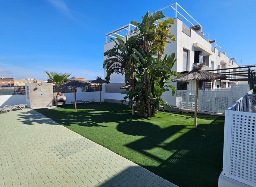 2 soveværelse Lejlighed til salg i Pilar de la Horadada med swimmingpool - € 299.000 (Ref: 9987254)