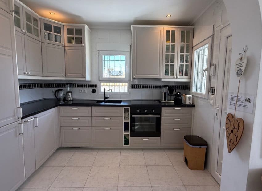 3 makuuhuone Huvila myytävänä paikassa El Chaparral mukana uima-altaan - 645 000 € (Ref: 9987255)