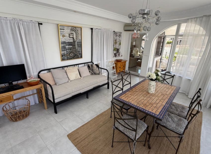 3 makuuhuone Huvila myytävänä paikassa El Chaparral mukana uima-altaan - 645 000 € (Ref: 9987255)