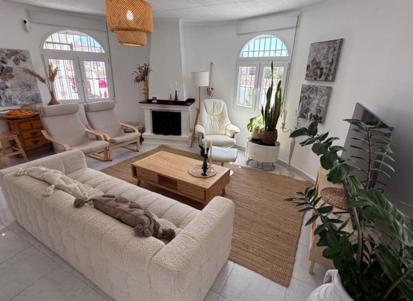 3 makuuhuone Huvila myytävänä paikassa El Chaparral mukana uima-altaan - 645 000 € (Ref: 9987255)