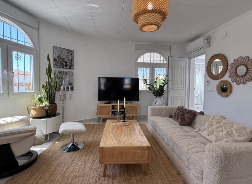 3 makuuhuone Huvila myytävänä paikassa El Chaparral mukana uima-altaan - 645 000 € (Ref: 9987255)