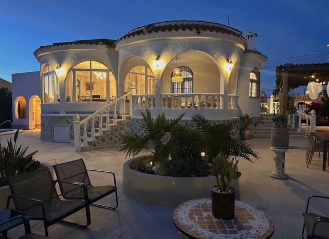 3 chambre Villa/Maison à vendre à San Luis, Torrevieja avec piscine - 645 000 € (Ref: 9987255)