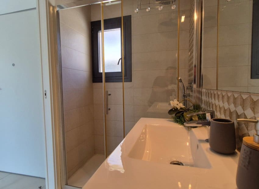 4 makuuhuone Huvila myytävänä paikassa Torrevieja mukana uima-altaan - 785 000 € (Ref: 9987256)