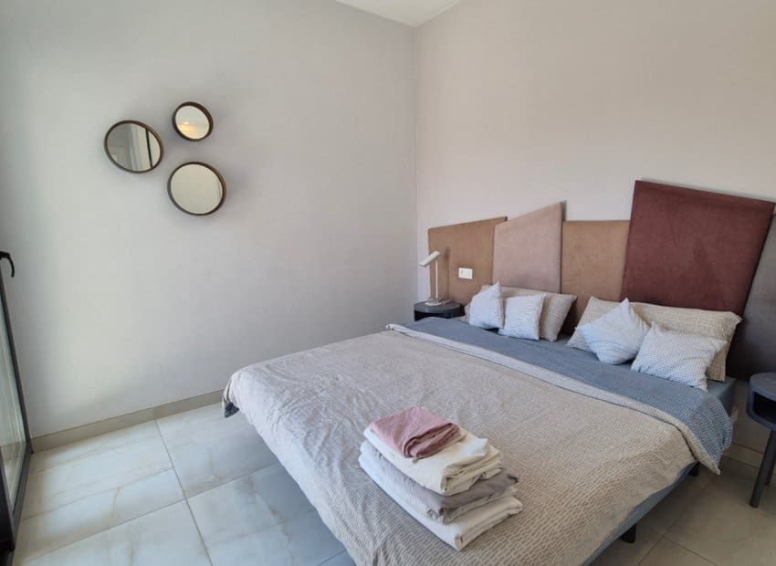 4 makuuhuone Huvila myytävänä paikassa Torrevieja mukana uima-altaan - 785 000 € (Ref: 9987256)