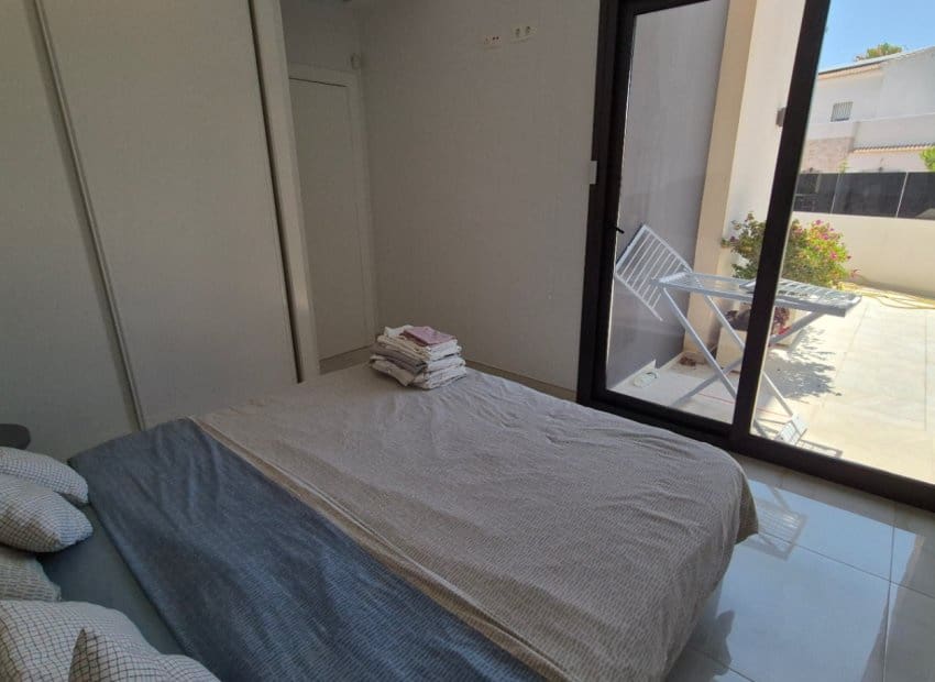 4 makuuhuone Huvila myytävänä paikassa Torrevieja mukana uima-altaan - 785 000 € (Ref: 9987256)