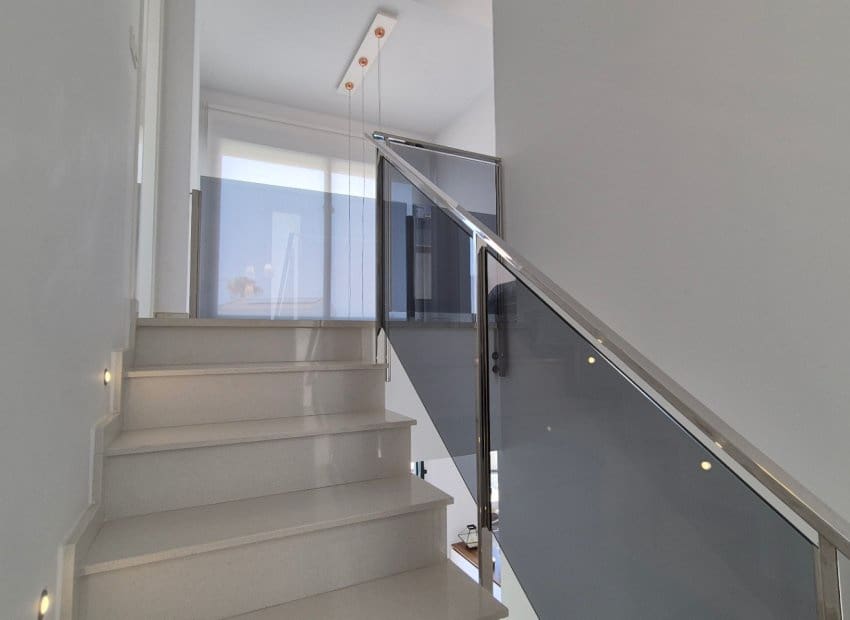 4 makuuhuone Huvila myytävänä paikassa Torrevieja mukana uima-altaan - 785 000 € (Ref: 9987256)