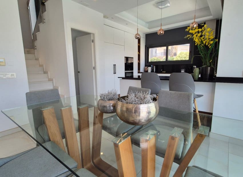 4 makuuhuone Huvila myytävänä paikassa Torrevieja mukana uima-altaan - 785 000 € (Ref: 9987256)