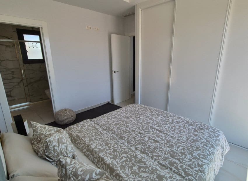 4 makuuhuone Huvila myytävänä paikassa Torrevieja mukana uima-altaan - 785 000 € (Ref: 9987256)